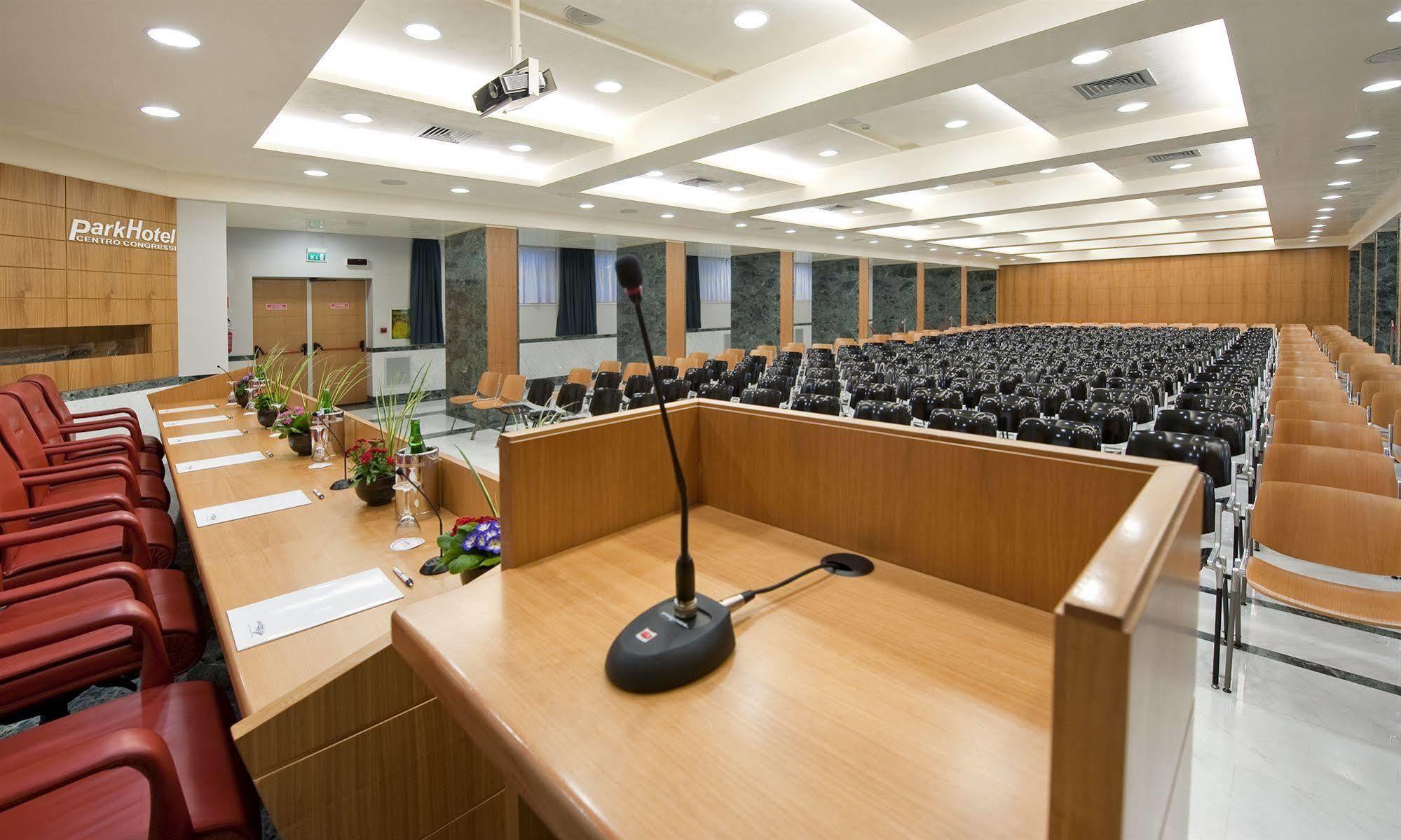 Park Hotel Centro Congressi Potenza Kültér fotó
