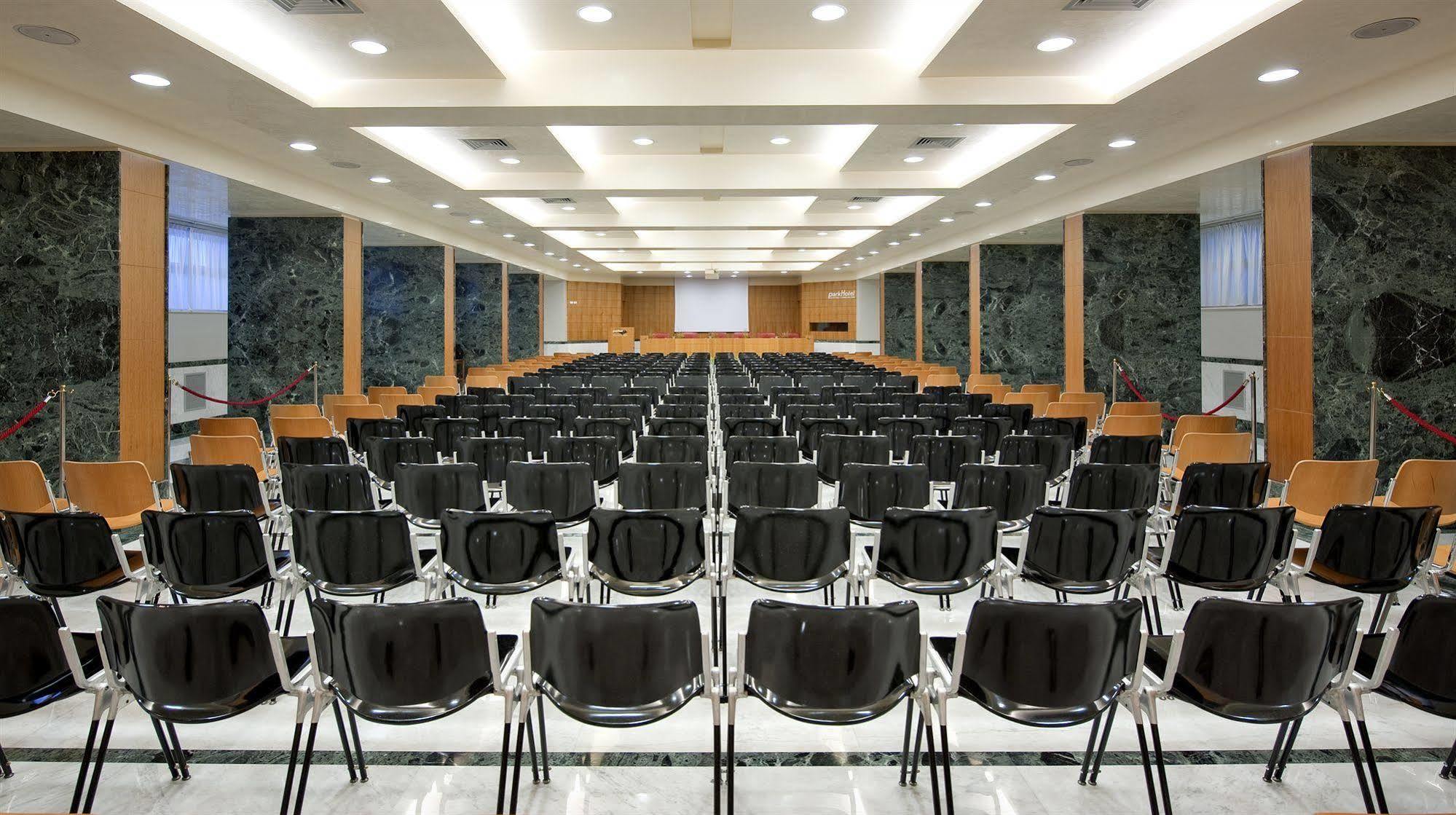 Park Hotel Centro Congressi Potenza Kültér fotó
